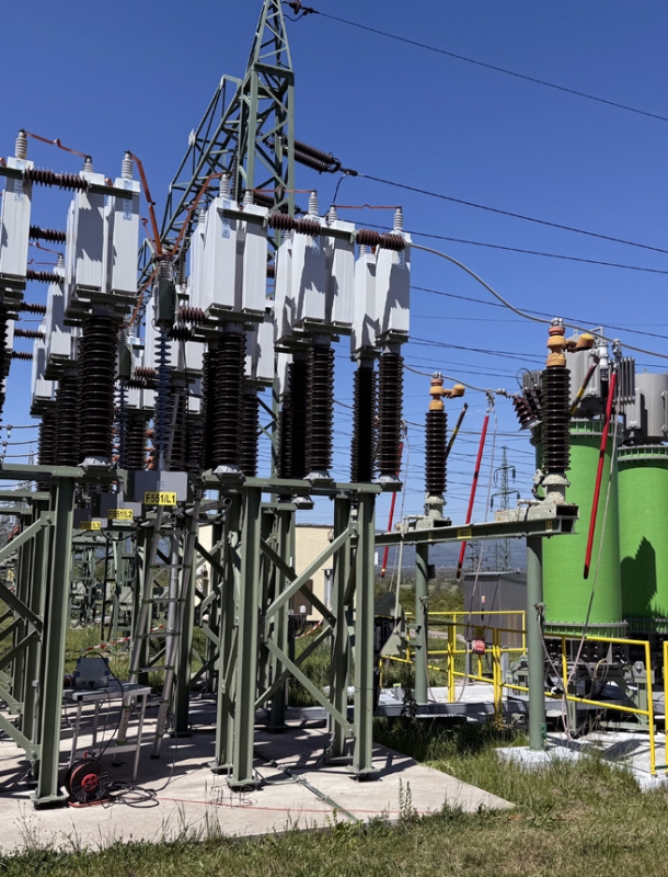 Vysílač HDO 110 kV - vazební transformátory + kondenzátorové baterie C2